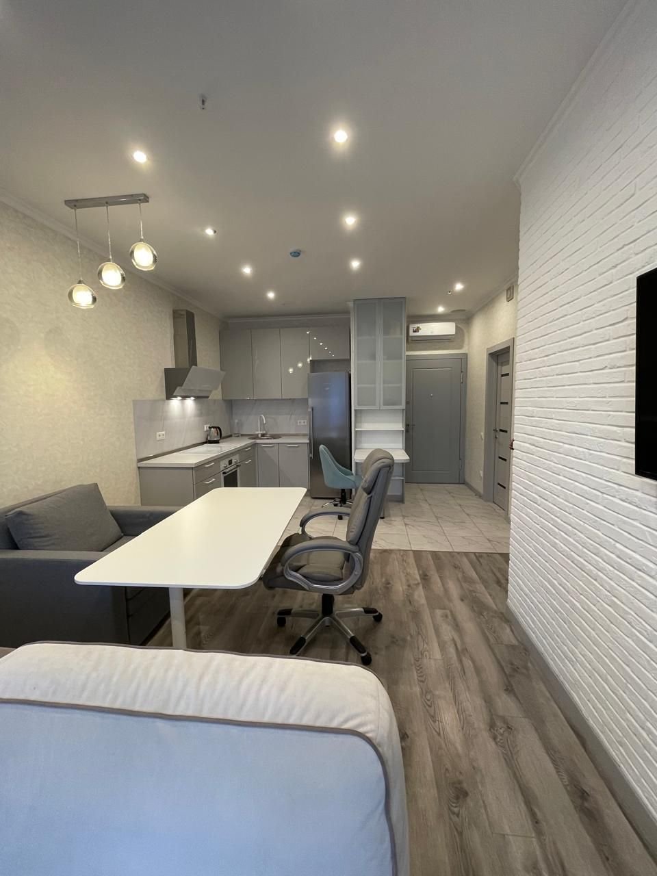 לבירורים והזמנות<br> 052-9681834 